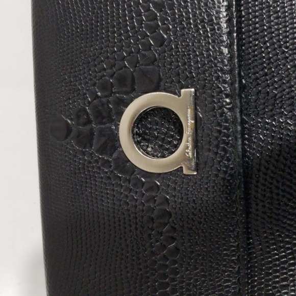 Authentic Salvatore Ferragamo Black Leather Bi-Fold Wallet – Luxury 4.75"x4-inch - Picture 3 of 15